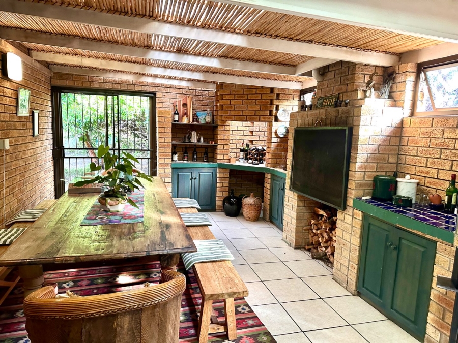 4 Bedroom Property for Sale in Glen Barrie Western Cape